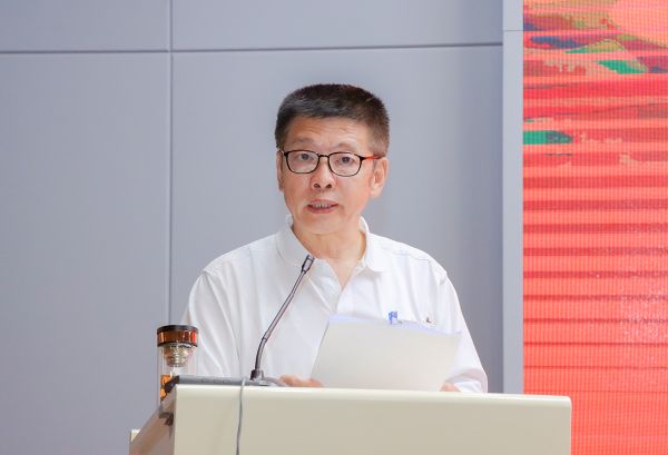 校长蔡绍洪作工作报告